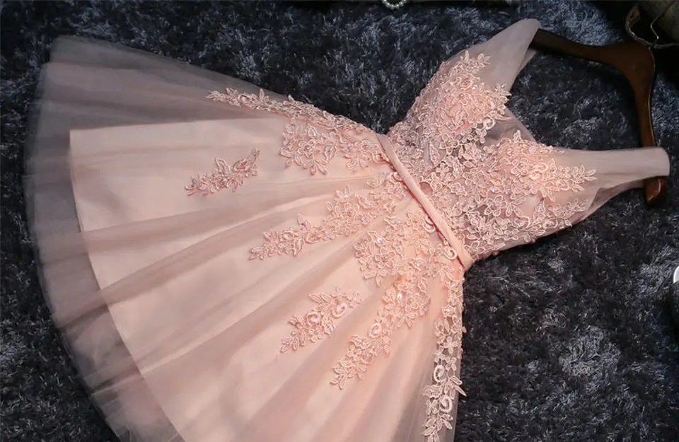 Elegant Pearl Pink Prom Dresses 2024 Sexy Short V Neck Appliques Beading Lace Up Knee-Length Graduation Party Gowns
Elegant Pearl Pink Prom Dresses 2024 Sexy Short V Neck Appliques Beading Lace Up Knee-Length Graduation Party Gowns