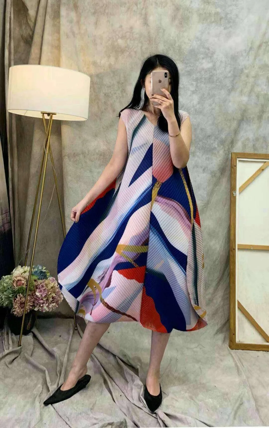 HOT SELLING Miyake fashion fold geometric print sleeveless v-neck A-Line dress IN STOCK
HOT SELLING Miyake fashion fold geometric print sleeveless v-neck A-Line dress IN STOCK