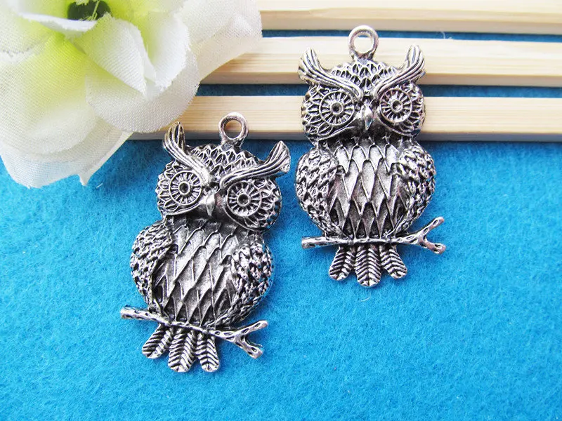 15pcs Antique silver tone Delicated Cute Night Owl Pendant Charm,fit 2pcs Rhinestone,on Tree Trunk,DIY Jewelry Accessory
15pcs Antique silver tone Delicated Cute Night Owl Pendant Charm,fit 2pcs Rhinestone,on Tree Trunk,DIY Jewelry Accessory