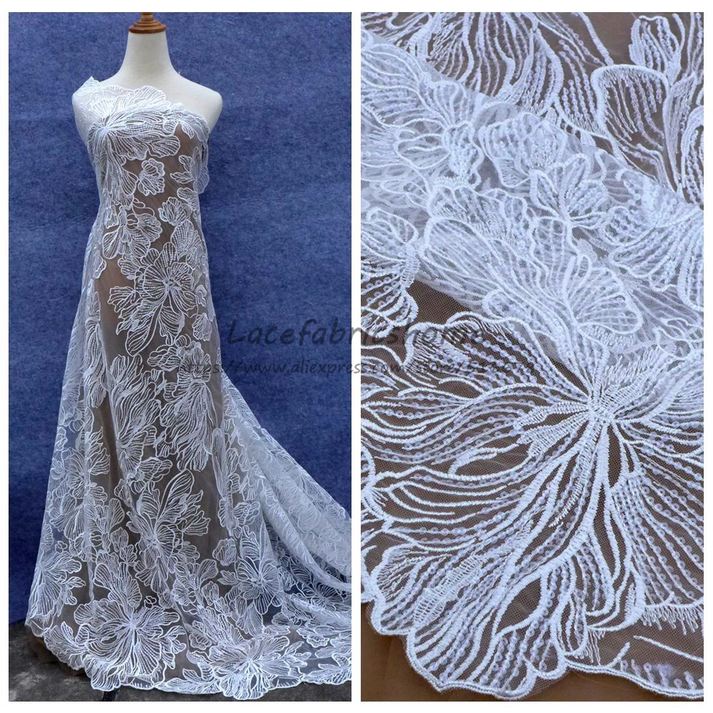 La Belleza 1 yard New fashion style off white/black sequins net wedding dress lace fabric 51'' width sale by yard wholesal
La Belleza 1 yard New fashion style off white/black sequins net wedding dress lace fabric 51'' width sale by yard wholesal
