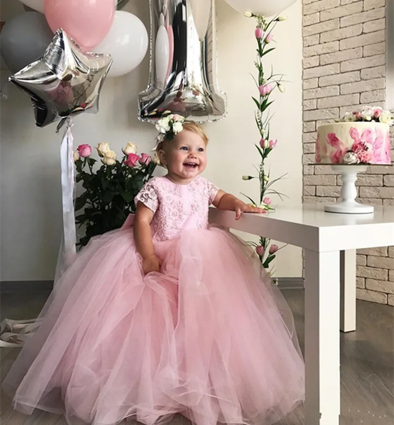 Pink Tulle Baby Girl Birthday Party Gowns with Big Bow 2024 Puffy Flower Girl Dress for Wedding
Pink Tulle Baby Girl Birthday Party Gowns with Big Bow 2024 Puffy Flower Girl Dress for Wedding