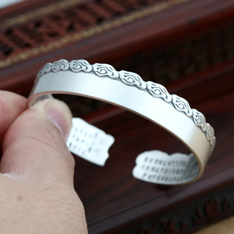S990 Full Silver Jewelry Plain Silver Frosted Plain Heart Silver Lady Simple Open Ended Sterling Silver Bangle Men And Women
S990 Full Silver Jewelry Plain Silver Frosted Plain Heart Silver Lady Simple Open Ended Sterling Silver Bangle Men And Women