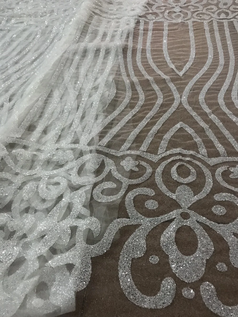 Фатиновая сетчатая ткань с блестками для свадебного платья 
Фатиновая сетчатая ткань с блестками для свадебного платья