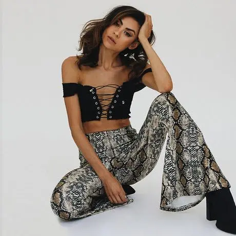 BKLD New 2024 Women Slim Boho Pants High Waist Wide Leg Pants Streetwear Snakeskin Printed Flared Pants Women Trousers
BKLD New 2024 Women Slim Boho Pants High Waist Wide Leg Pants Streetwear Snakeskin Printed Flared Pants Women Trousers