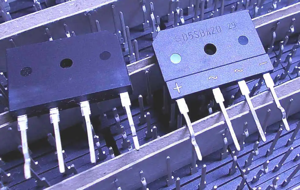 Бесплатная доставка, набор электроники, мостовые выпрямители 6A 200V DIP D5SBA20, новинка, оригинал
Бесплатная доставка, набор электроники, мостовые выпрямители 6A 200V DIP D5SBA20, новинка, оригинал