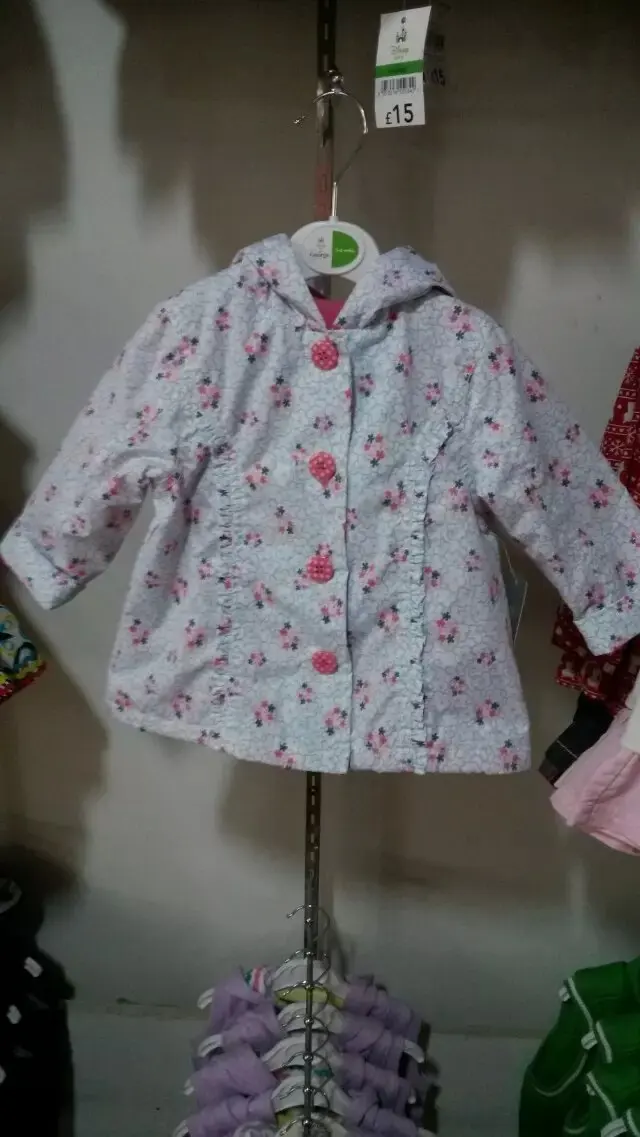 beautiful toddler, baby girls / baby / girl's white floral jacket w pink fleece lining, autumn jacket size 12M, 18M
beautiful toddler, baby girls / baby / girl's white floral jacket w pink fleece lining, autumn jacket size 12M, 18M