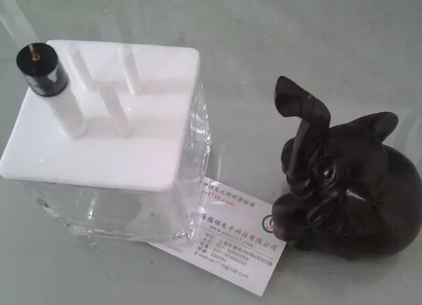 Square glass electrolytic cell in 70*70*70mm size with PTFE cover ing to the requirements of drilling
Square glass electrolytic cell in 70*70*70mm size with PTFE cover ing to the requirements of drilling