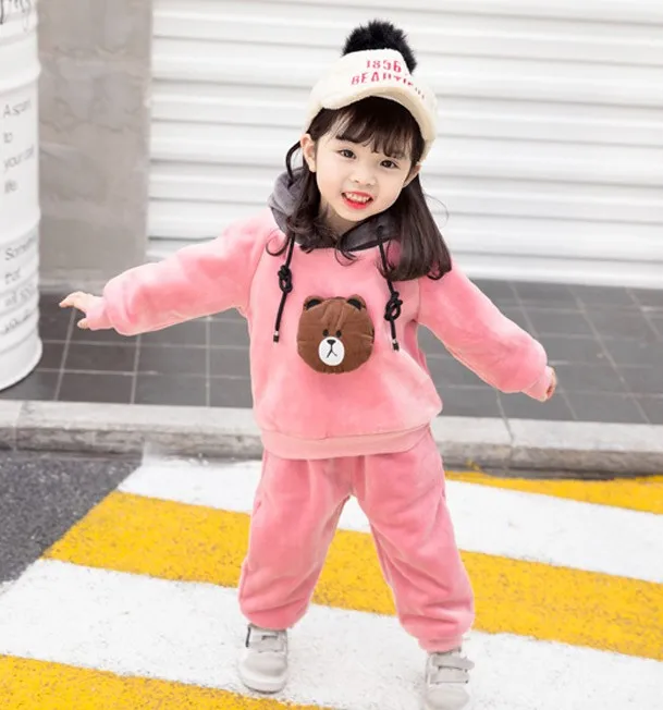 Winter thick Cashmere girl clothes sets Keep warm fashion cotton 3D bear baby Plus thick velvet 3 pieces children clothes suits
Winter thick Cashmere girl clothes sets Keep warm fashion cotton 3D bear baby Plus thick velvet 3 pieces children clothes suits