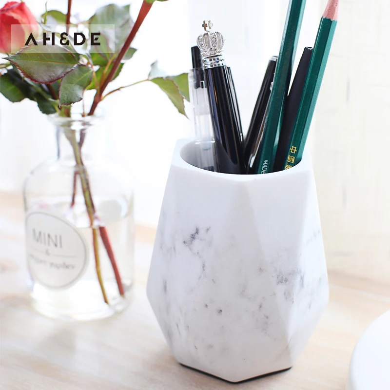 Simple Nordic Pen Holder Creative Fashion Korea Small Fresh Ins Pen Holder Personality Pen Holder Desktop Storage
Simple Nordic Pen Holder Creative Fashion Korea Small Fresh Ins Pen Holder Personality Pen Holder Desktop Storage