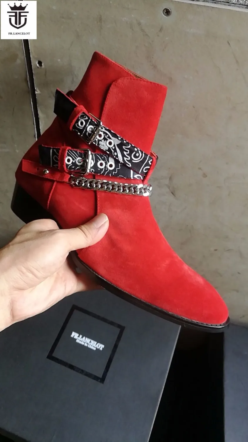 FR.LANCELOT 2020 New Chelsea boot men suede leather boots point toe buckle ankle boots metal sliver chains botas party shoes men
FR.LANCELOT 2020 New Chelsea boot men suede leather boots point toe buckle ankle boots metal sliver chains botas party shoes men