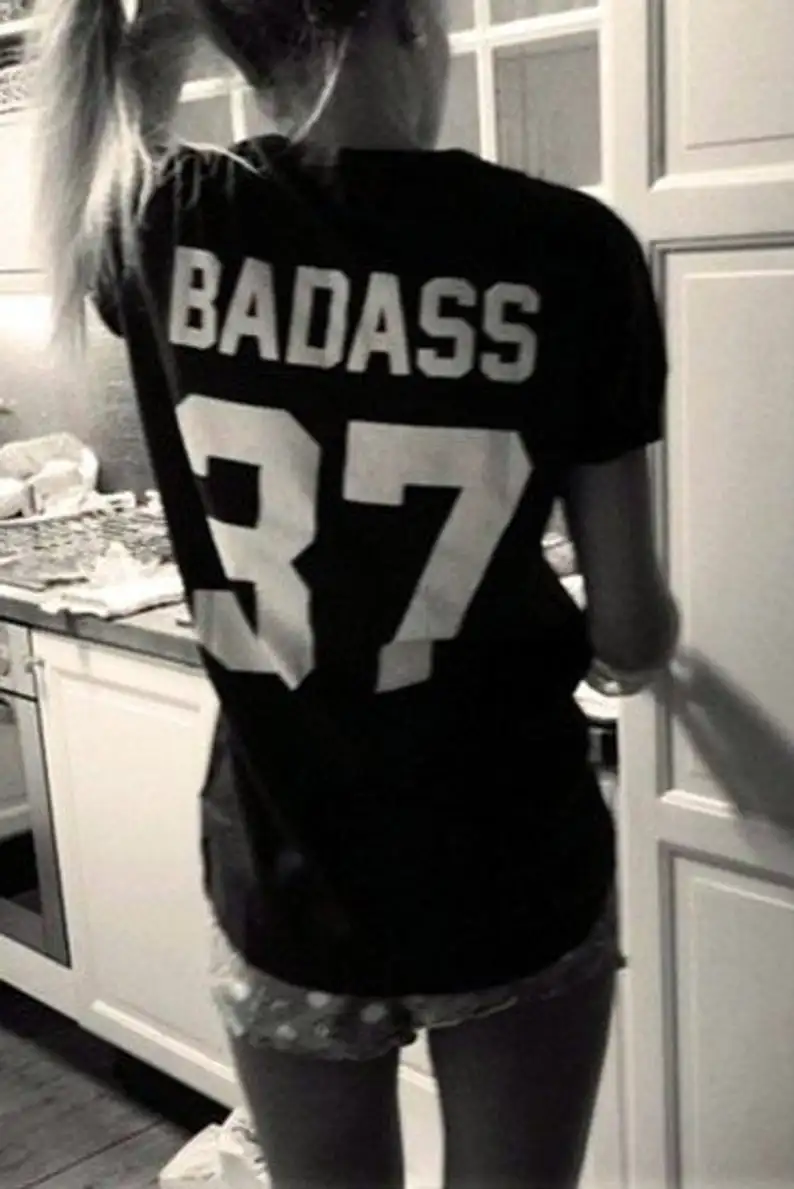 Новинка, футболка Skuggnas Badass 37, одежда Tumblr, подарок для друзей Tumblr, эстетическая одежда BFF, подарок, футболка с графическим рисунком
Новинка, футболка Skuggnas Badass 37, одежда Tumblr, подарок для друзей Tumblr, эстетическая одежда BFF, подарок, футболка с графическим рисунком