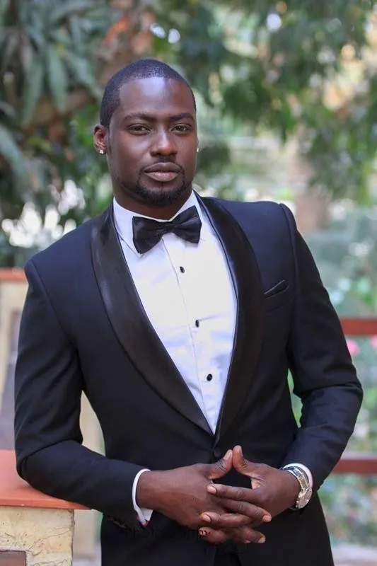 High Quality One Button Navy Blue Groom Tuxedos Shawl Lapel Groomsmen Mens Suits Blazers (Jacket+Pants+Tie) W:673
High Quality One Button Navy Blue Groom Tuxedos Shawl Lapel Groomsmen Mens Suits Blazers (Jacket+Pants+Tie) W:673