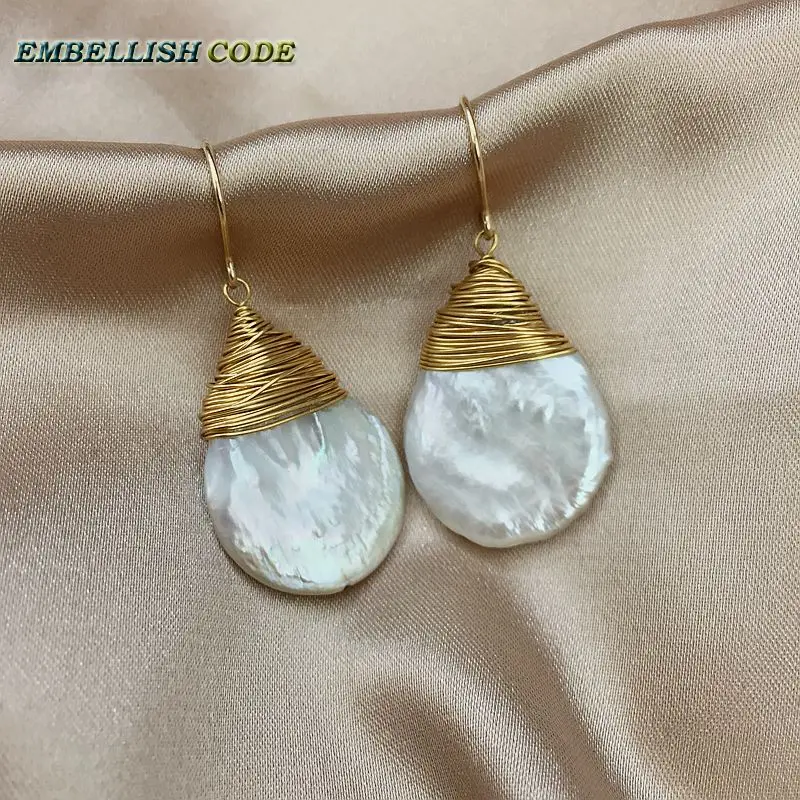 NEW 2018 hand make hot style hook dangle earring white pearls baroque pearl big size fire ball tear drop shape with gold color
NEW 2018 hand make hot style hook dangle earring white pearls baroque pearl big size fire ball tear drop shape with gold color