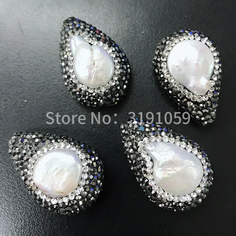 Hand inlaid natural white pearl ornament fashionable water drop pendant long necklace
Hand inlaid natural white pearl ornament fashionable water drop pendant long necklace