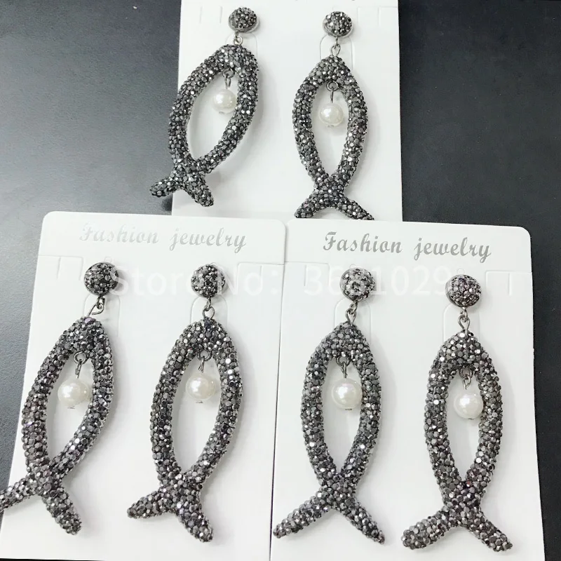 European and American luxury new black rhinestones earrings are simple and famous women's wind hollowed-out drop earrings
European and American luxury new black rhinestones earrings are simple and famous women's wind hollowed-out drop earrings
