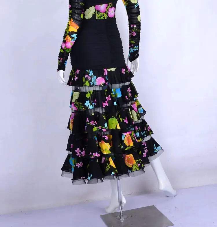 dance, modern dance, five layer stitching, lotus leaves hollow, exposed legs, big swing bag, hip modern skirt, S14001
dance, modern dance, five layer stitching, lotus leaves hollow, exposed legs, big swing bag, hip modern skirt, S14001