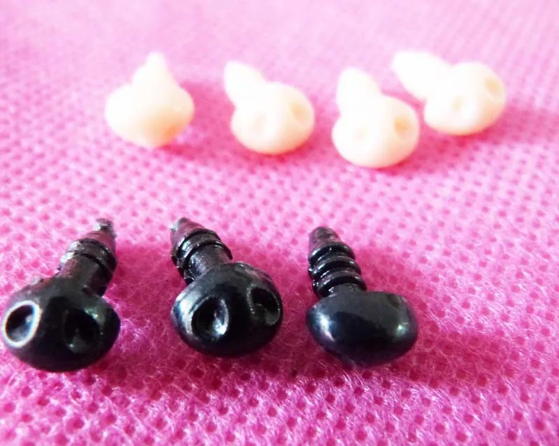 40pcs/lot---8x5mm safety plastic animal toy nose with washer for doll accessories
40pcs/lot---8x5mm safety plastic animal toy nose with washer for doll accessories