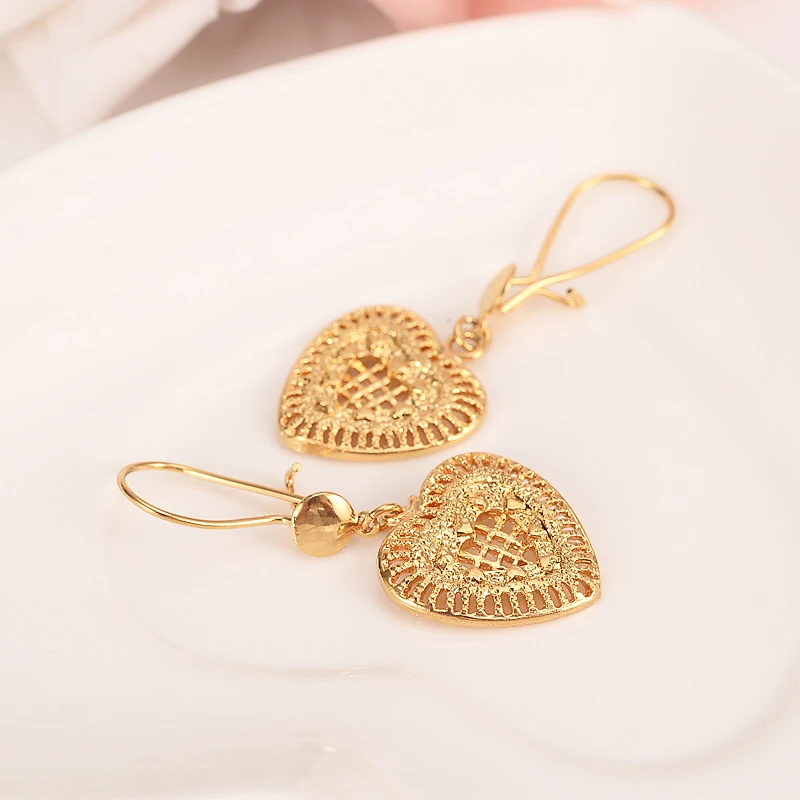 gold dubai india love Heart Earring For Girls/Ladies Birthday Gift Trendy Gold Color Engagement /Wedding Bands Promise Earring
gold dubai india love Heart Earring For Girls/Ladies Birthday Gift Trendy Gold Color Engagement /Wedding Bands Promise Earring