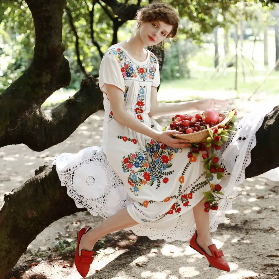 LYNETTE'S CHINOISERIE 2016 Summer Original Design Women High Quality Vintage Mexican Style Embroidered White Honey Cotton Dress
LYNETTE'S CHINOISERIE 2016 Summer Original Design Women High Quality Vintage Mexican Style Embroidered White Honey Cotton Dress