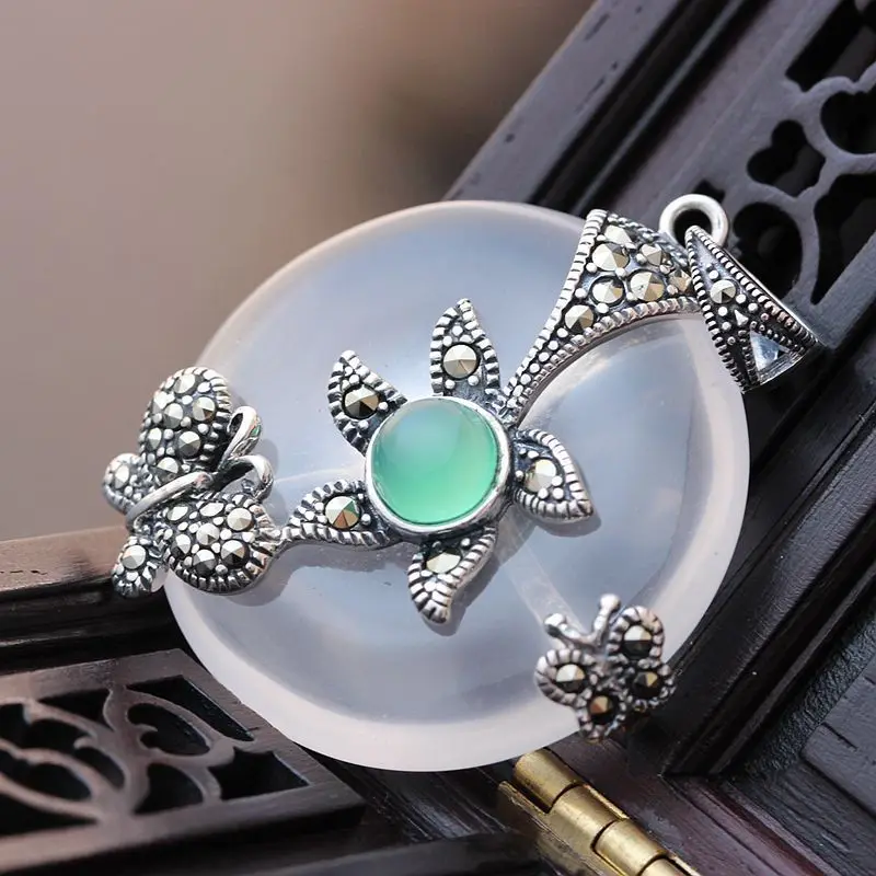 Retro Thai Silver Wholesale Peace Buckle Small Pendant S925 Sterling Silver Inlay Natural Milky Quartz Pendant Fashion Female
Retro Thai Silver Wholesale Peace Buckle Small Pendant S925 Sterling Silver Inlay Natural Milky Quartz Pendant Fashion Female