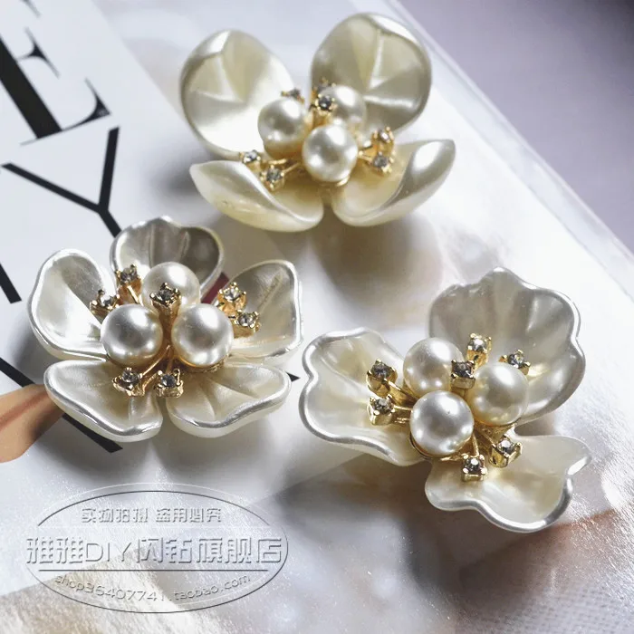 50pieces/lot high quality Imitation pearl alloy diamond disc drill button patch wedding clothes decoration accessories
50pieces/lot high quality Imitation pearl alloy diamond disc drill button patch wedding clothes decoration accessories