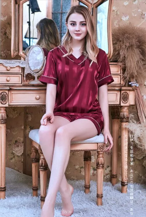 Lady's Nightwear Leisure Thin Pajamas Short Sleeve Short Pants Homewear Sleepwear Students Ice Silk Satin Suit Nightgown J105
Lady's Nightwear Leisure Thin Pajamas Short Sleeve Short Pants Homewear Sleepwear Students Ice Silk Satin Suit Nightgown J105