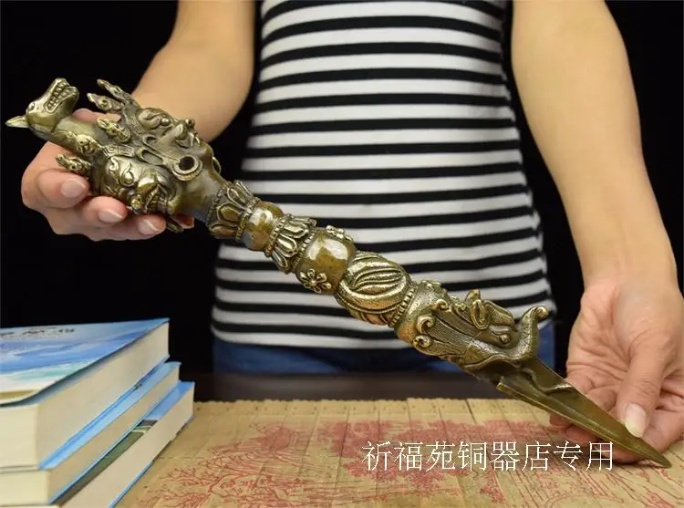 decoration art craft The copper Vajra Hayagriva Vajra large antique instruments used in Tibetan Tantric ornaments include post t
decoration art craft The copper Vajra Hayagriva Vajra large antique instruments used in Tibetan Tantric ornaments include post t