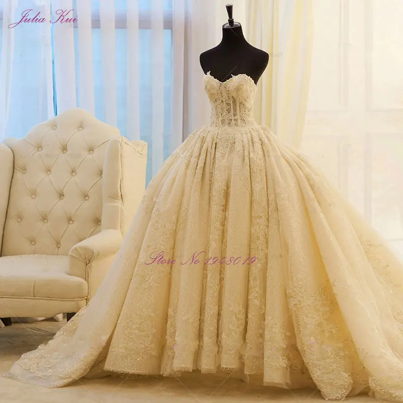 Julia Kui Customize Made Real Photos Vintage Embroidery Ball Gown Wedding Dress Sweetheart Lace Up Off The Shoulder Bridal Dress
Julia Kui Customize Made Real Photos Vintage Embroidery Ball Gown Wedding Dress Sweetheart Lace Up Off The Shoulder Bridal Dress