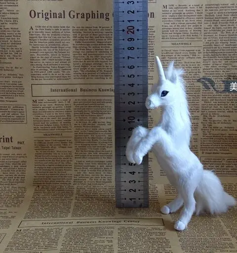 Белая модель единорога размером около 17x12 см, из полиэтилена и искусственного меха, прыгающий единорог, реквизит для рукоделия, украшение для дома, подарок, a1627
Белая модель единорога размером около 17x12 см, из полиэтилена и искусственного меха, прыгающий единорог, реквизит для рукоделия, украшение для дома, подарок, a1627