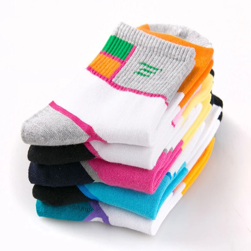 2017 new women socks Autumn & winter cotton socks fight color High-quality brand 5 colors fashion socks for girls 5 pars / l ot
2017 new women socks Autumn & winter cotton socks fight color High-quality brand 5 colors fashion socks for girls 5 pars / l ot
