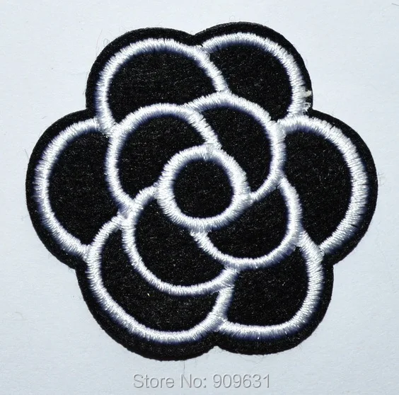 Beautiful Black Flowerdecoration embroidered Iron on Patch Shirt Bag Cap
Beautiful Black Flowerdecoration embroidered Iron on Patch Shirt Bag Cap