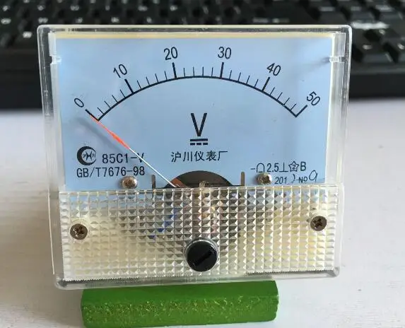 85C1 DC 0-50V тип указки Вольтметр постоянного тока измеритель напряжения механический разъем
85C1 DC 0-50V тип указки Вольтметр постоянного тока измеритель напряжения механический разъем