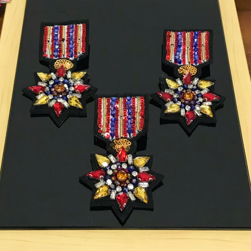 1pcs New Brooch beaded octagonal medal cloth stickers glass patch sleeve decor DIY decorative accessories with brooches Z1174
1pcs New Brooch beaded octagonal medal cloth stickers glass patch sleeve decor DIY decorative accessories with brooches Z1174