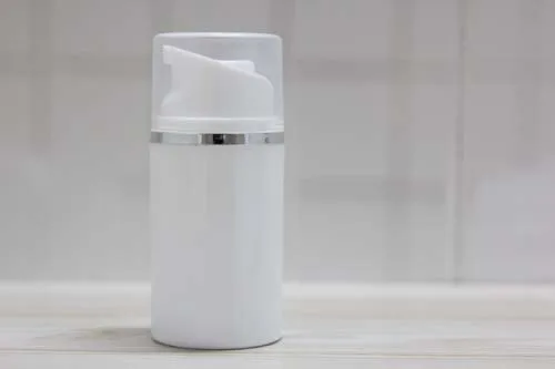 50ml white airless pump bottle with silver Line and clear cap ,50 ml airless Cosmetic Container with silver line
50ml white airless pump bottle with silver Line and clear cap ,50 ml airless Cosmetic Container with silver line