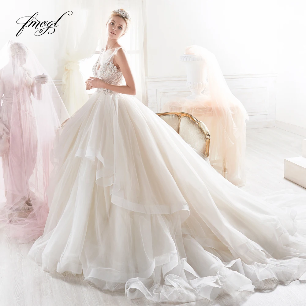 Fmogl Vestido De Noiva Sexy Backless A Line Wedding Dress V Neck Spaghetti Straps Appliques Beaded Ruffles Bride Gown
Fmogl Vestido De Noiva Sexy Backless A Line Wedding Dress V Neck Spaghetti Straps Appliques Beaded Ruffles Bride Gown