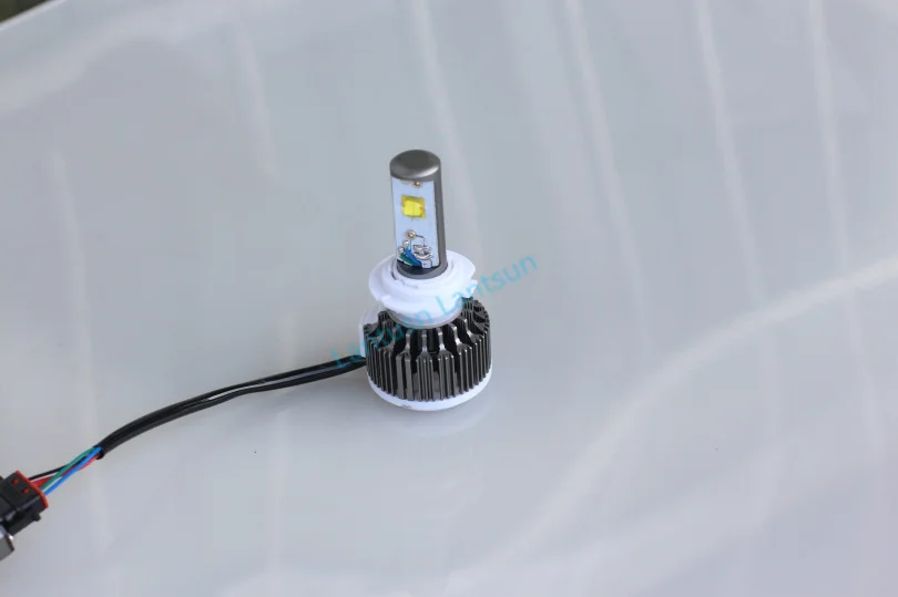 One pair 30w LED headlight H7 no radio interference C ree chips 6000k 3200lm >30000H auto products lantsun
One pair 30w LED headlight H7 no radio interference C ree chips 6000k 3200lm >30000H auto products lantsun