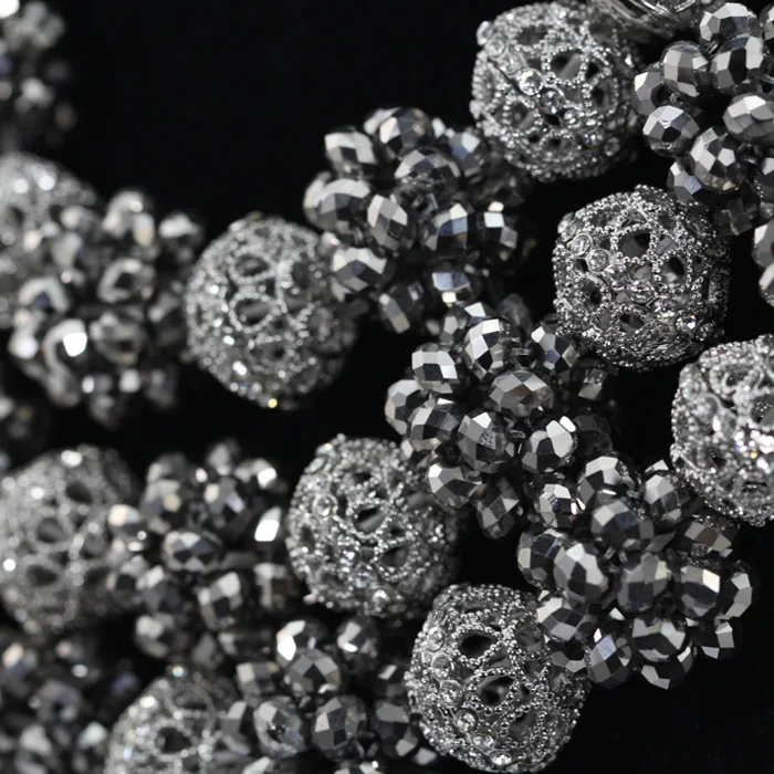 2017 New Charms Silver Crystal Bead Balls Jewelry Set Indian Bridal Necklace Earrings Bracelet Set All Silver Jewelry Set ABH292
2017 New Charms Silver Crystal Bead Balls Jewelry Set Indian Bridal Necklace Earrings Bracelet Set All Silver Jewelry Set ABH292