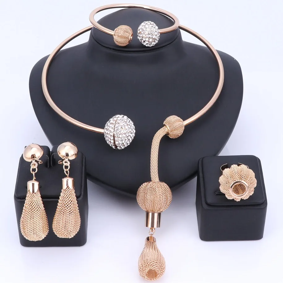 Dubai Gold Color Crystal Tassels Jewelry Fashion Wedding African Costume Necklace Earring Bangle Rings Jewelry Sets
Dubai Gold Color Crystal Tassels Jewelry Fashion Wedding African Costume Necklace Earring Bangle Rings Jewelry Sets