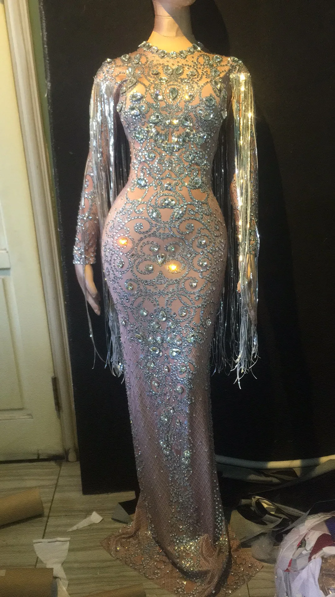 2020 Women New Sparkly Crystals Sexy Long Dress Evening Party Rhinestones Dresses Birthday Celebrate Costume Fringes Dress
2020 Women New Sparkly Crystals Sexy Long Dress Evening Party Rhinestones Dresses Birthday Celebrate Costume Fringes Dress