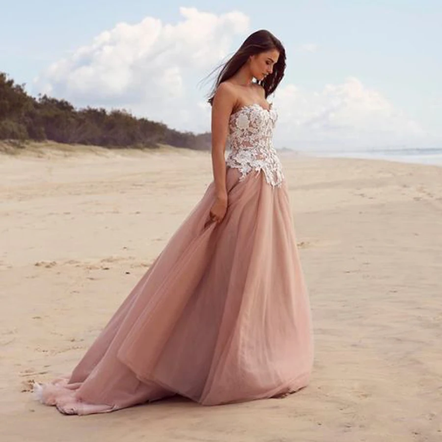 Strapless Ivory Lace Applique Pink A-line Beach Wedding Dress Fashioned Romance Tulle Bridal Dress Robe De Mariage
Strapless Ivory Lace Applique Pink A-line Beach Wedding Dress Fashioned Romance Tulle Bridal Dress Robe De Mariage