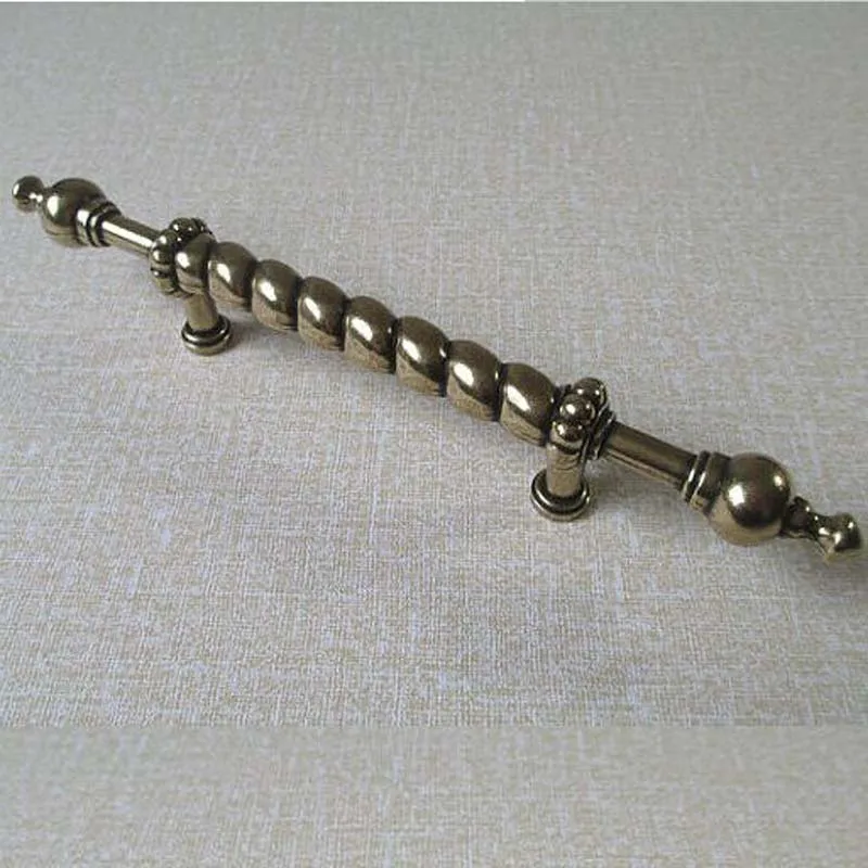 Antique brass kitchen cabinet handles bronze dresser wardrobe pull handle dresser cupboard Furniture hardware pulls 96mm
Antique brass kitchen cabinet handles bronze dresser wardrobe pull handle dresser cupboard Furniture hardware pulls 96mm