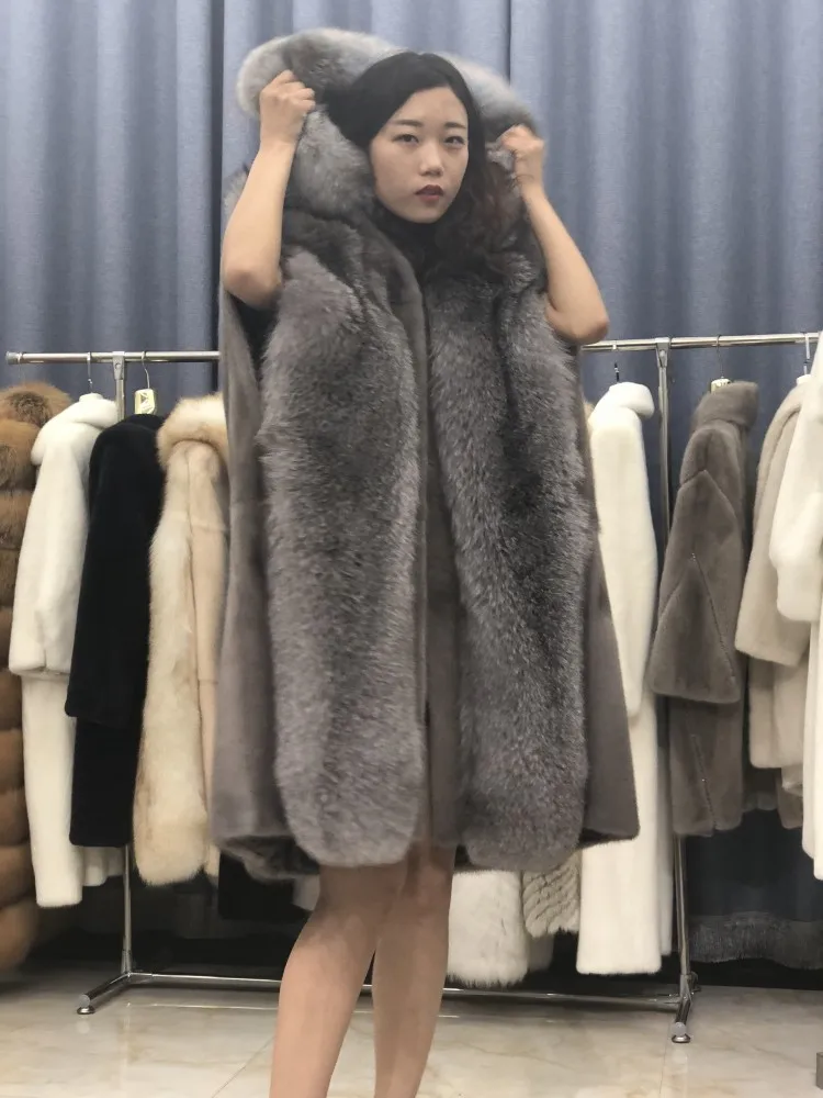 Women's real mink fur vest long section hooded silver frost fox scorpion cloak shawl mink coat uniform code loose version
Women's real mink fur vest long section hooded silver frost fox scorpion cloak shawl mink coat uniform code loose version