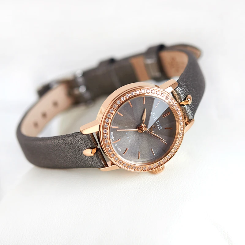 Small Lady Women's Watch Setting Cubic Zirconia Retro Fashion Hours Dress Bracelet Leather Student Girl Birthday Gift Julius Box
Small Lady Women's Watch Setting Cubic Zirconia Retro Fashion Hours Dress Bracelet Leather Student Girl Birthday Gift Julius Box