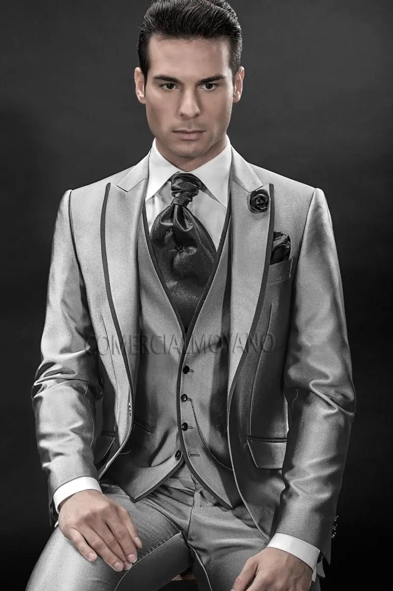 New Design One Button Silver Gray Groom Tuxedos Peak Lapel Groomsmen Mens Wedding Prom Suits (Jacket+Pants+Vest+Tie) NO:38
New Design One Button Silver Gray Groom Tuxedos Peak Lapel Groomsmen Mens Wedding Prom Suits (Jacket+Pants+Vest+Tie) NO:38