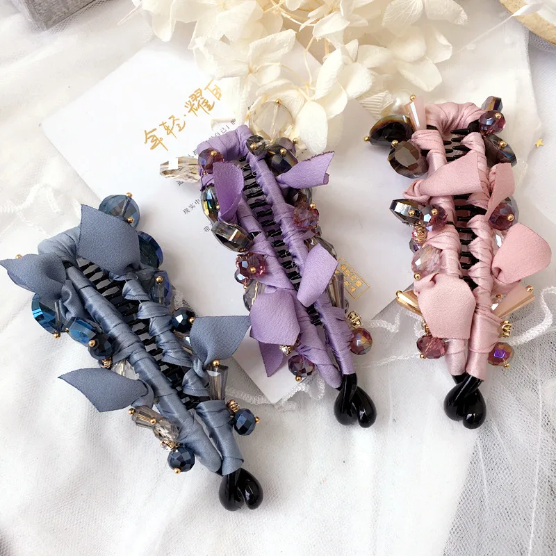 Luxury crystal banana Hairpins Hair Ornaments Trendy Hair Clip Shiny Crab Hair Claws For Women Girl Accessories Headwear
Luxury crystal banana Hairpins Hair Ornaments Trendy Hair Clip Shiny Crab Hair Claws For Women Girl Accessories Headwear