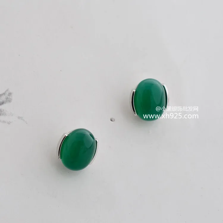 The little black wholesale 925 sterling silver earrings Han edition green agate female model
The little black wholesale 925 sterling silver earrings Han edition green agate female model