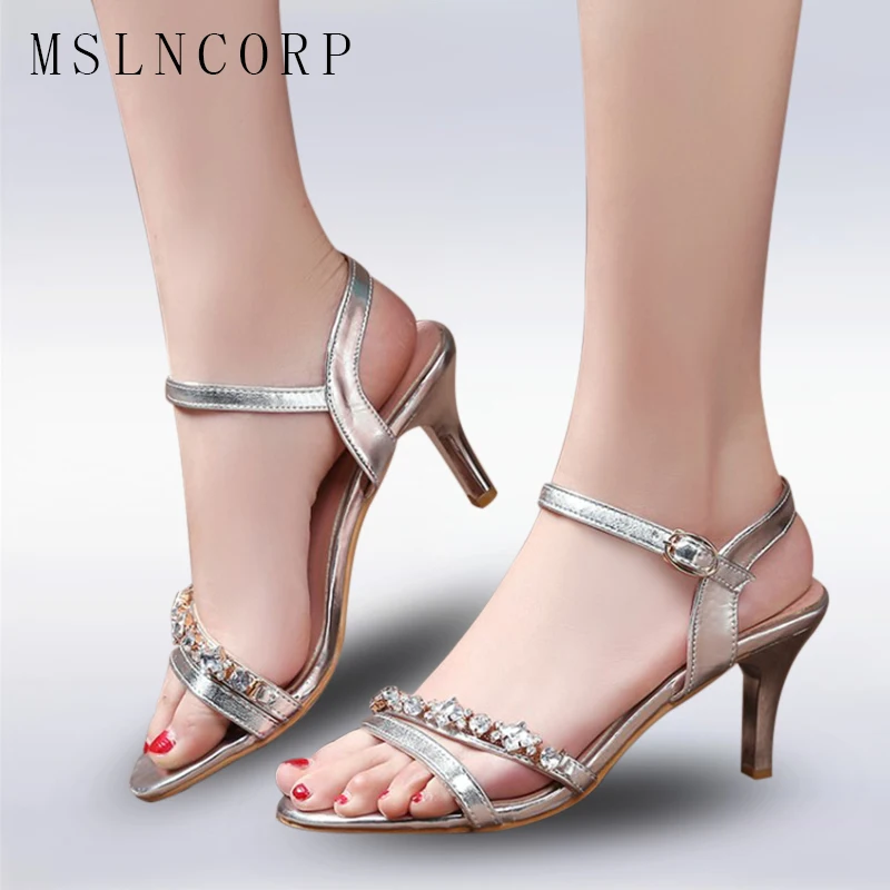 Plus Size 34-43 New summer sandals peep toe elegant Ladies thin high heels Buckle sandalias woman Rhinestone silver party shoes
Plus Size 34-43 New summer sandals peep toe elegant Ladies thin high heels Buckle sandalias woman Rhinestone silver party shoes