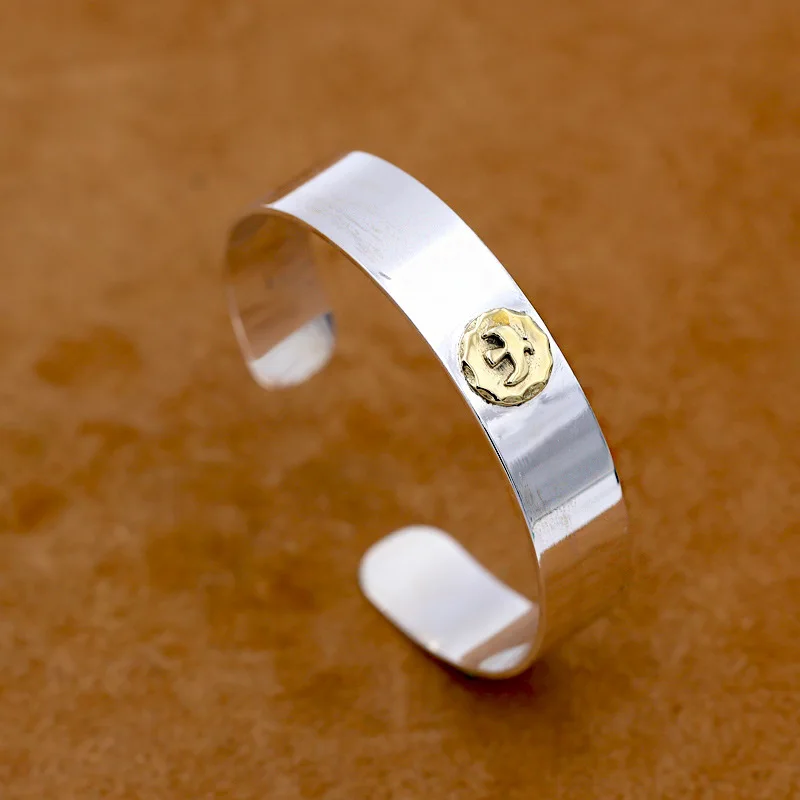 Wholesale S925 Sterling Silver Jewelry Japan And South Korea Simple Men And Women Smooth Ring Point Gold Eagle Open Ended Bangle
Wholesale S925 Sterling Silver Jewelry Japan And South Korea Simple Men And Women Smooth Ring Point Gold Eagle Open Ended Bangle