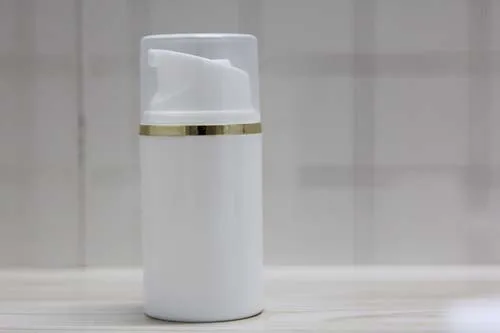 50ml white airless pump lotion bottle with gold Line and clear cap ,50 ml vacuum Cosmetic Container with gold line
50ml white airless pump lotion bottle with gold Line and clear cap ,50 ml vacuum Cosmetic Container with gold line