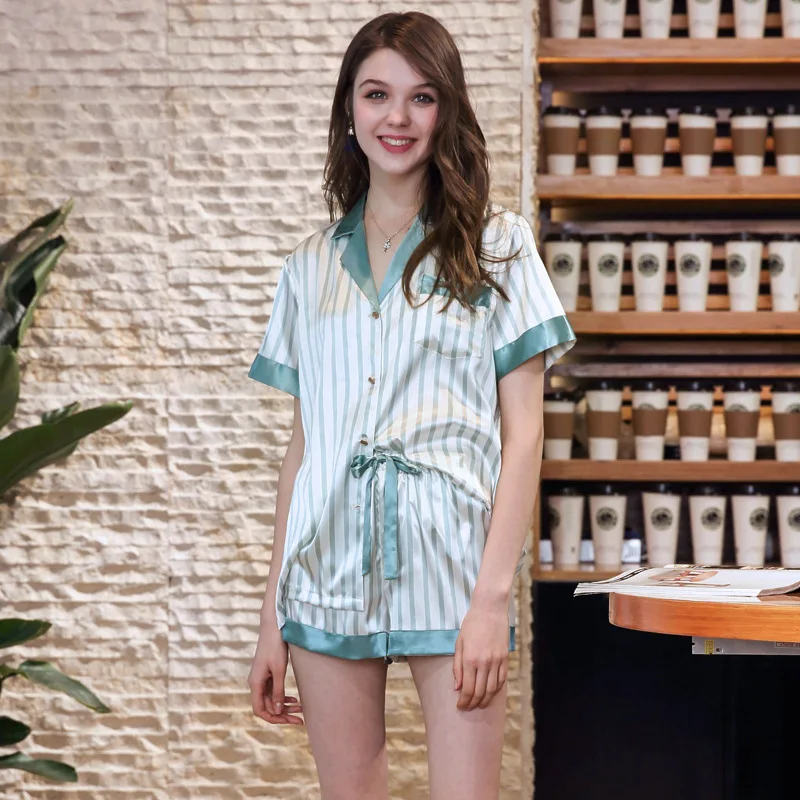 Lady's Fashion New Silk Satin Nightwear Short Sleeves and Pants Two-piece Suit Set Home Clothes Students Leisure Sleepwear J053
Lady's Fashion New Silk Satin Nightwear Short Sleeves and Pants Two-piece Suit Set Home Clothes Students Leisure Sleepwear J053